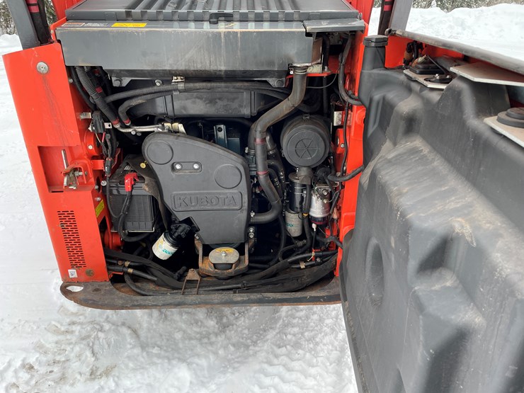 2022-kubota-ssv65-image-21