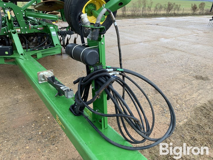 2022-john-deere-2633-image-12