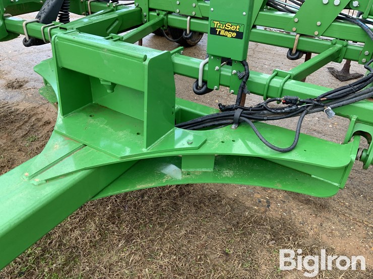 2021-john-deere-2430-image-13