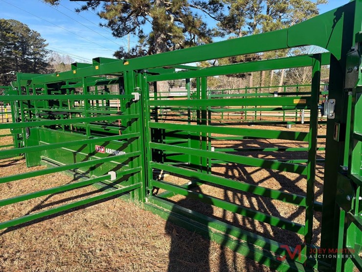 arrowquip-heeler-towable-gooseneck-corral-pen-image-7