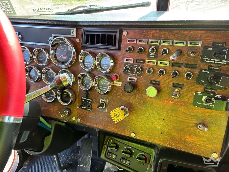 2000-peterbilt-378-image-25