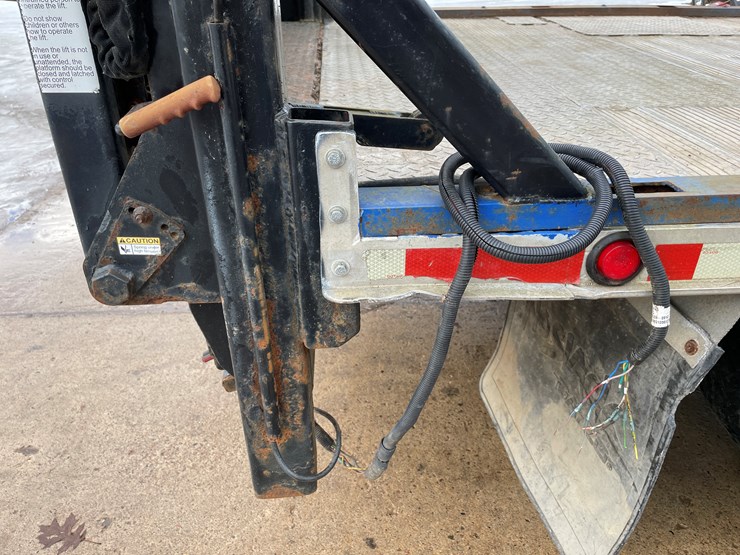 #350-•-12'-aluminum-flatbed-with-tommy-lift-gate-(custer,wi)-image-11