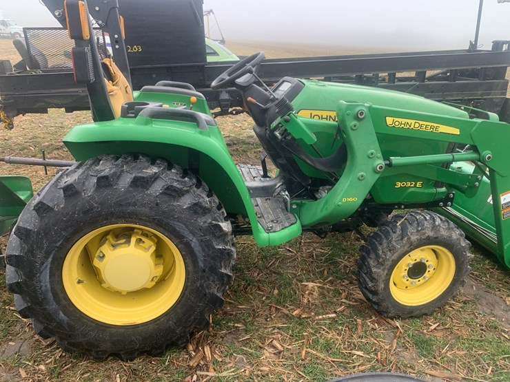 john-deere-3032e-image-6