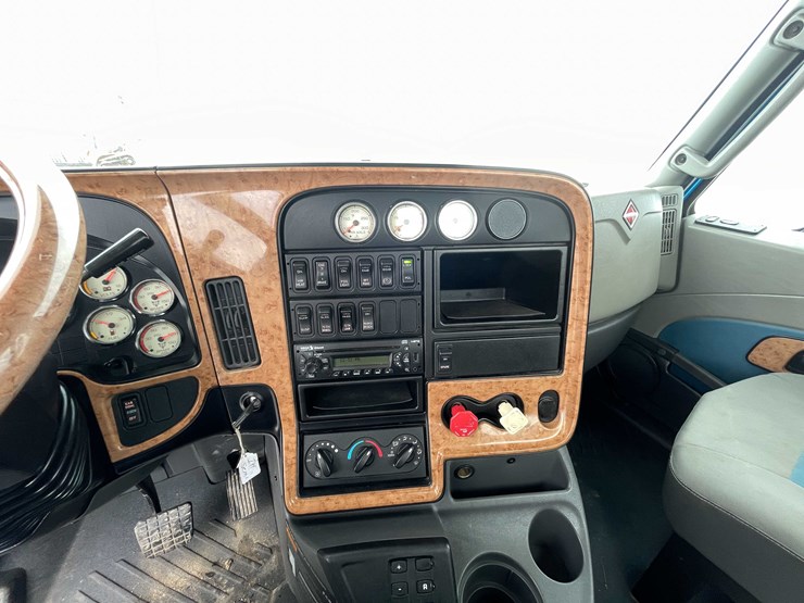 2014-international-prostar-image-79