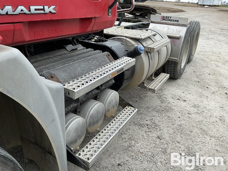 2016-mack-pinnacle-cxu613-image-9