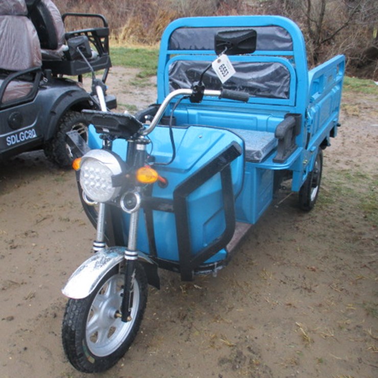#6553 • IRET13 ELECTRIC TRICYCLE IRET13 ELECTRIC TRICYCLE Vehicle size: 2700*970*1325mm Carriage size:1300*900mm Motor: 800W Controller: 12 tubes Tires: front 300-12, rear 350-12 Hubs: front 300-12, rear 350-12 Instrument: large screen LCD digital instrum