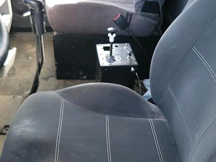 2016-peterbilt-579-image-16