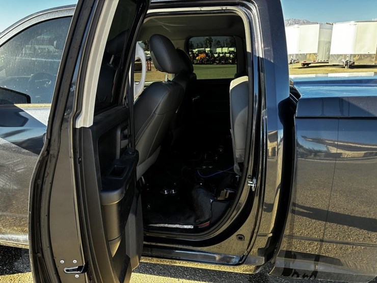 2015-dodge-ram-1500-image-11