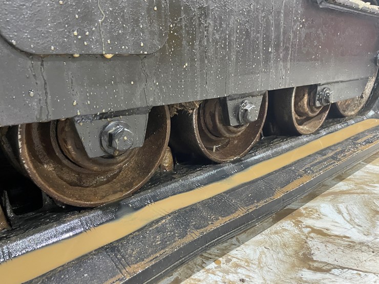 2011-john-deere-329d-image-20