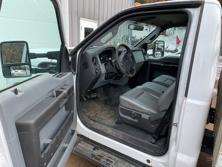 #330-•-2012-f350-super-duty-cab-and-chassis-pickup-(has-wi-title)(custer,-wi)-image-61