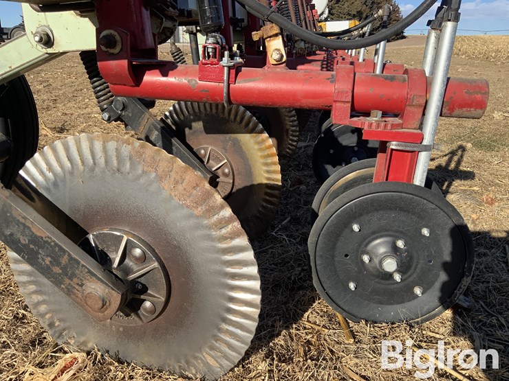 orthman-8r30-fertilizer-bar-image-13