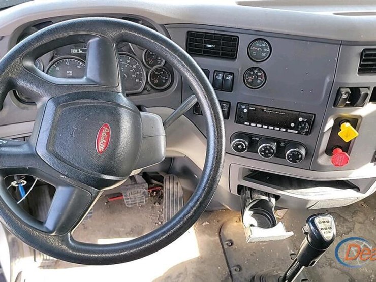 2016-peterbilt-579-image-17