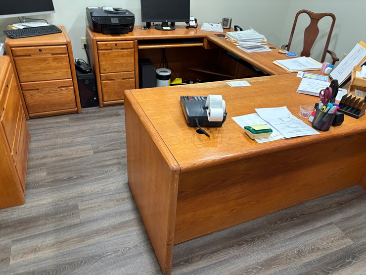 #203-•-desk-with-matching-file-cabinets-image-1