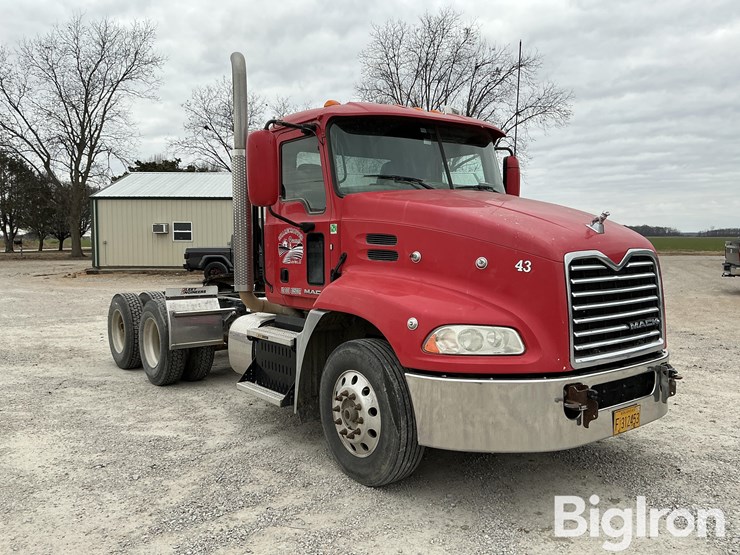 2016-mack-pinnacle-cxu613-image-3