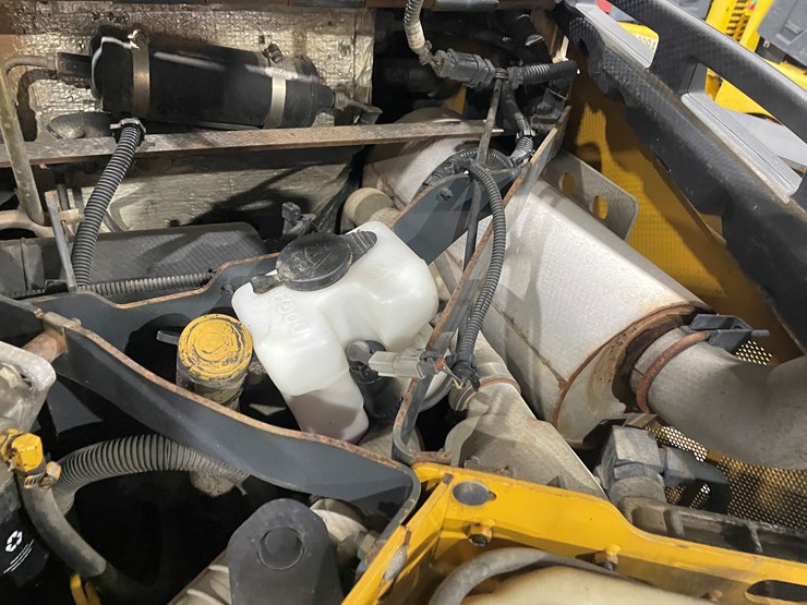 2011-john-deere-329d-image-24