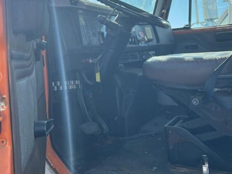 1995-international-4700-image-10