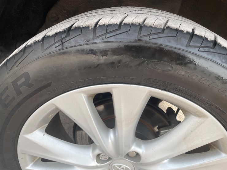 2013-toyota-rav4-image-13