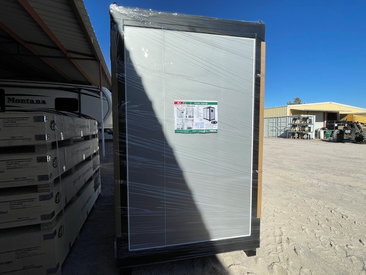#3800-•-portable-restroom-image-13