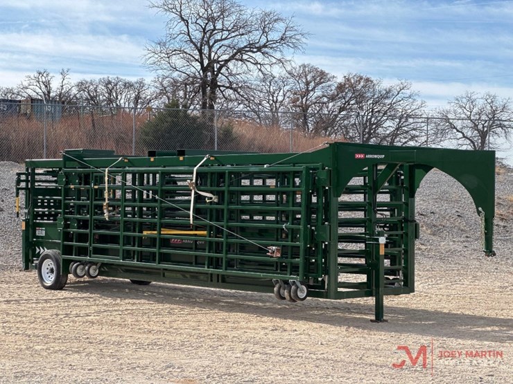 arrowquip-heeler-towable-gooseneck-corral-pen-image-1