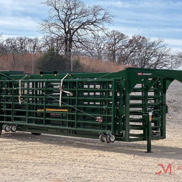 ARROWQUIP HEELER TOWABLE GOOSENECK CORRAL PEN