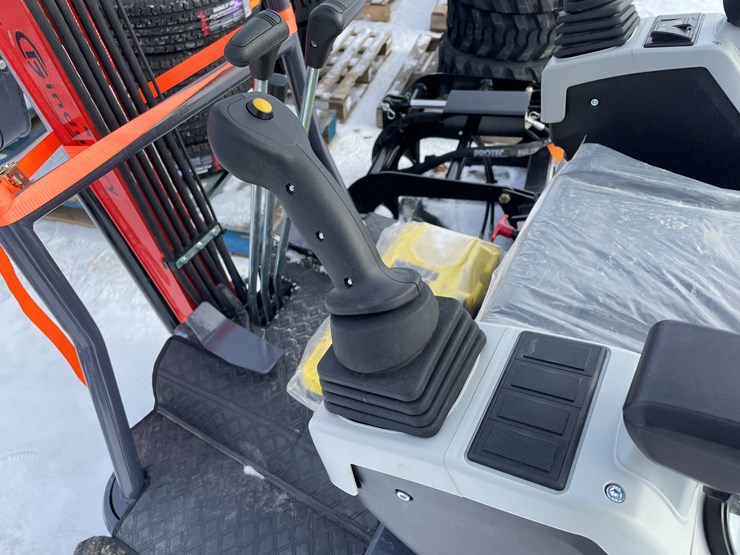 #150-•-2025-agt-mx15rx-mini-excavator-(mosinee,-wi)-image-17