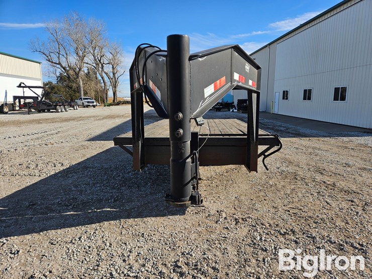 2008-neal-t/a-16'-gooseneck-flatbed-trailer-image-2