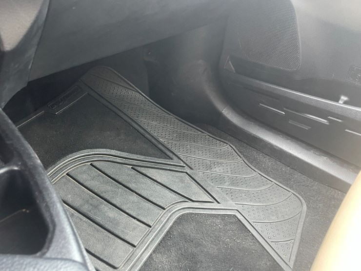 2013-toyota-rav4-image-69