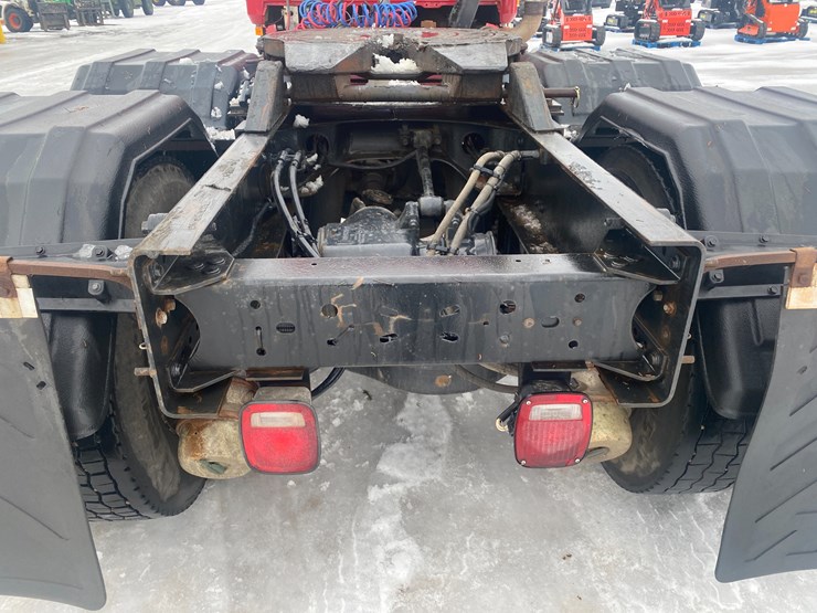 #302-•-2009-mack-gu713-semi-tractor-(has-wi-title)-(mosinee,-wi)-image-59