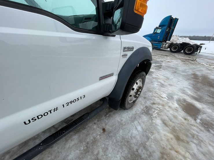 2006-ford-f550-xl-image-23