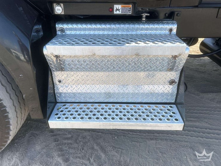 2016-kenworth-t680-image-29