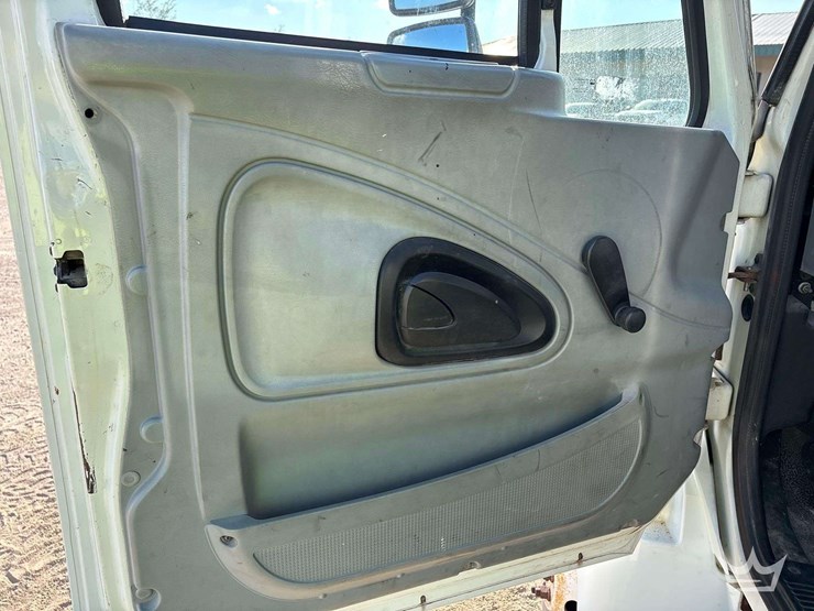 2005-international-durastar-4300-image-18