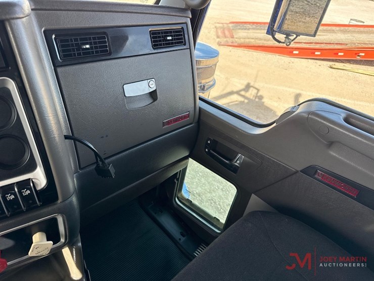 2013-kenworth-t800-image-36