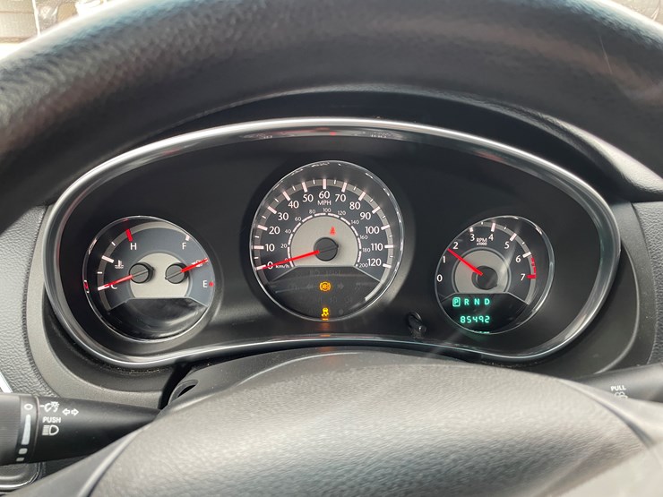 #111-•-2013-chrysler-200-(nm-title)-image-32