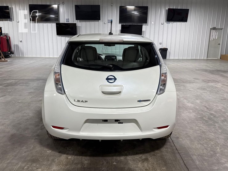 2011-nissan-leaf-image-8
