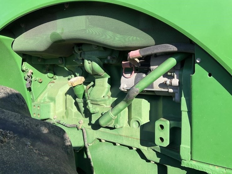 john-deere-8235r-image-11