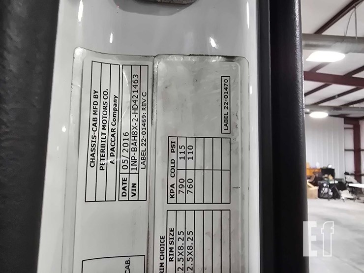 2017-peterbilt-579-image-24