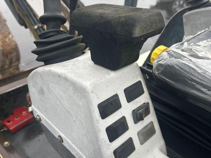 2000-bobcat-334c-image-27