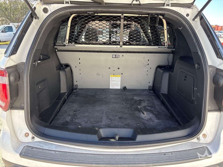 2018-ford-explorer-image-24