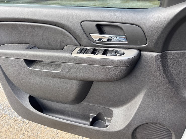 2014-chevrolet-tahoe-image-10