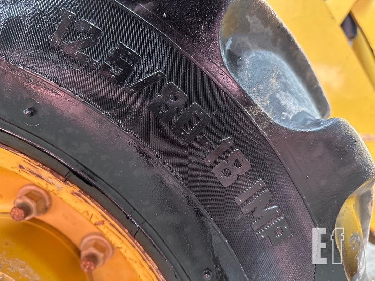 2017-caterpillar-415f2-image-35