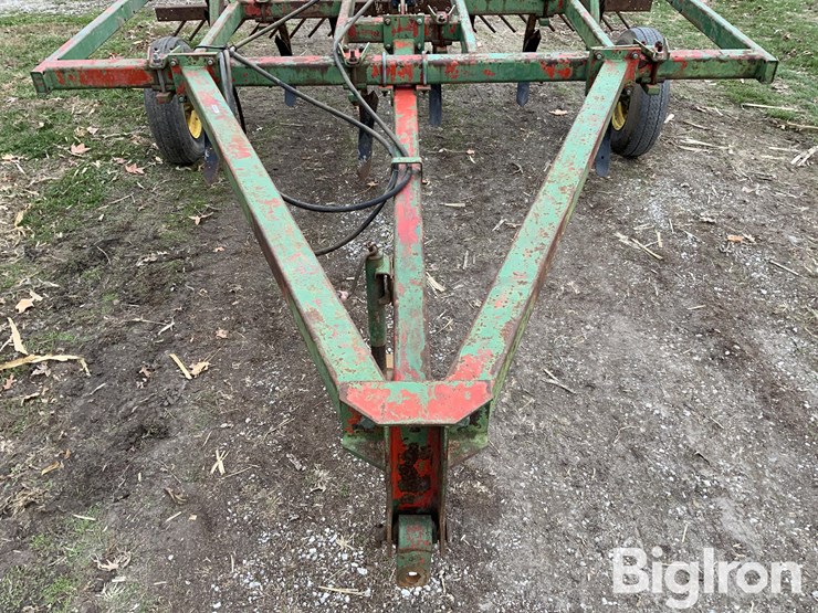 10'-10-shank-chisel-plow-image-10