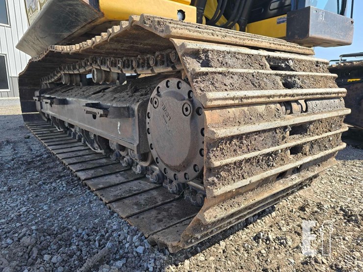 2020-caterpillar-323-image-10