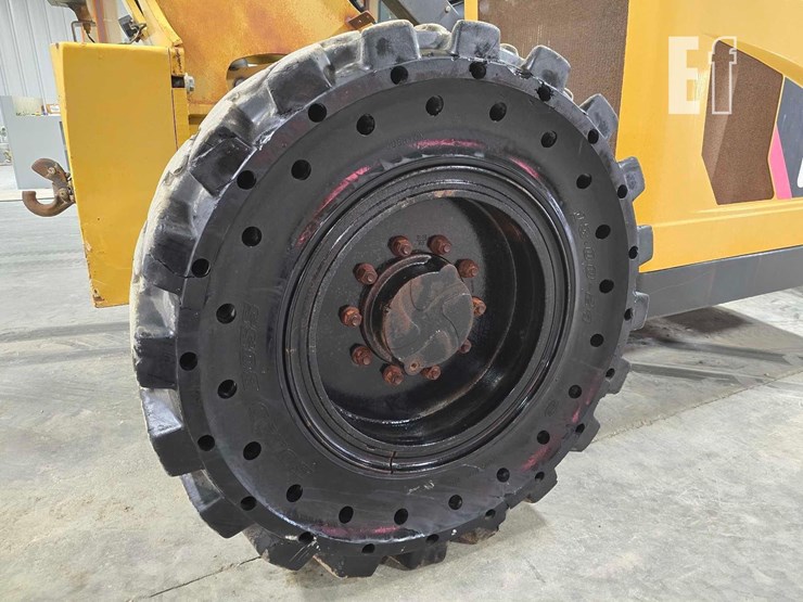 2015-caterpillar-tl642c-image-23