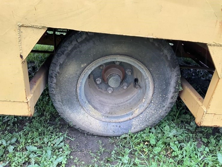 (offsite)-thomas-14'x8'-bottom-dump-nut-cart-image-12