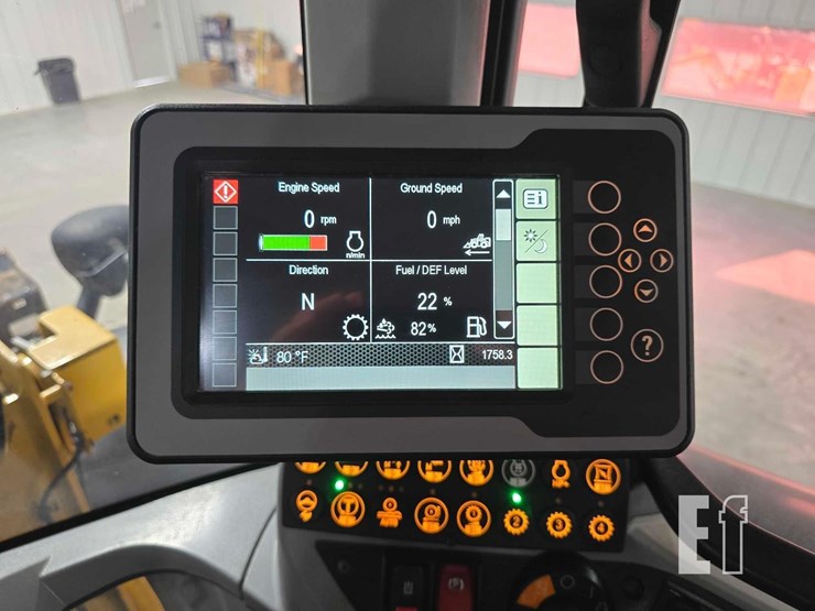 2015-caterpillar-930m-image-17