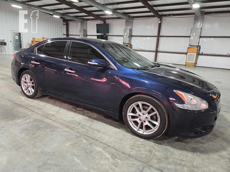 2011-nissan-maxima-image-2