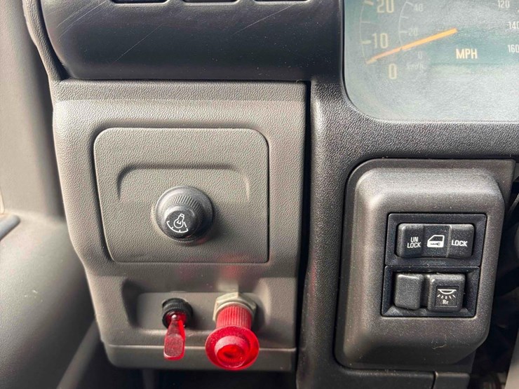 2004-gmc-w3500-image-18