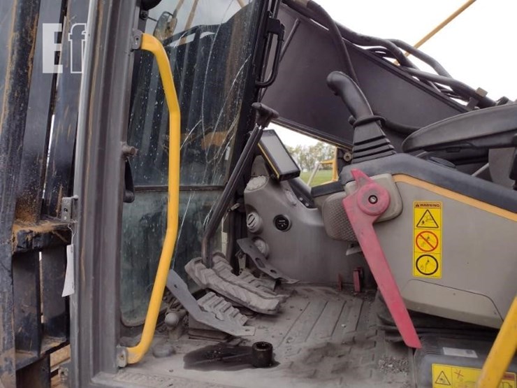 2015-volvo-ec220e-lr-image-17