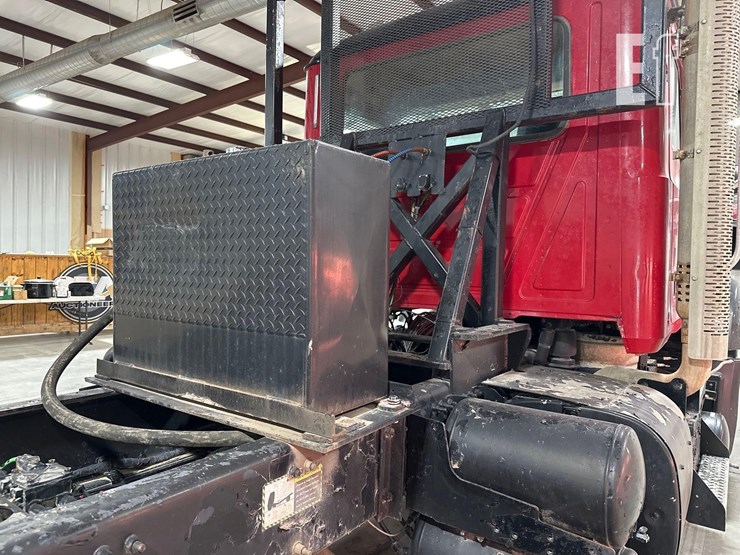 2012-mack-granite-gu713-image-13