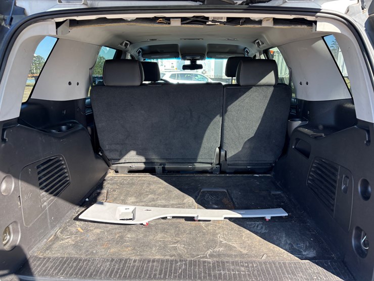 2015-chevrolet-tahoe-image-8